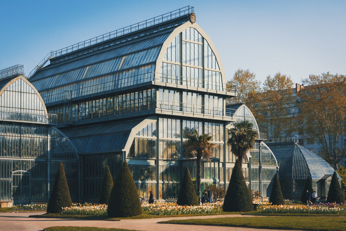 Jardin botanique de Lyon - photo de la serre, batiment en verre